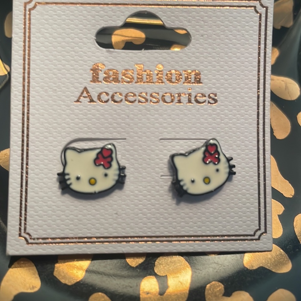 Hello kitty earrings - Picture 2 of 4